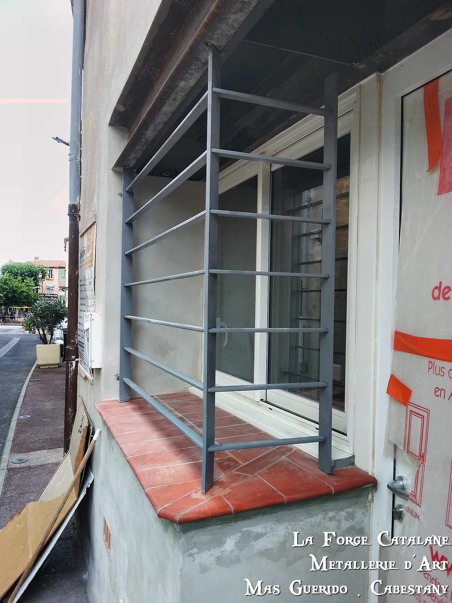 grille protection fer plat horizontale fer Forge Catalane Cabestany.jpg